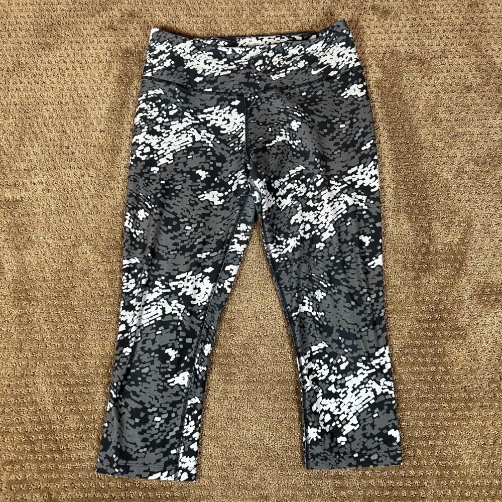Nike Dri-FIT Legend Crop Leggings Women Size M Gray Pixel Mosaic 724935-010